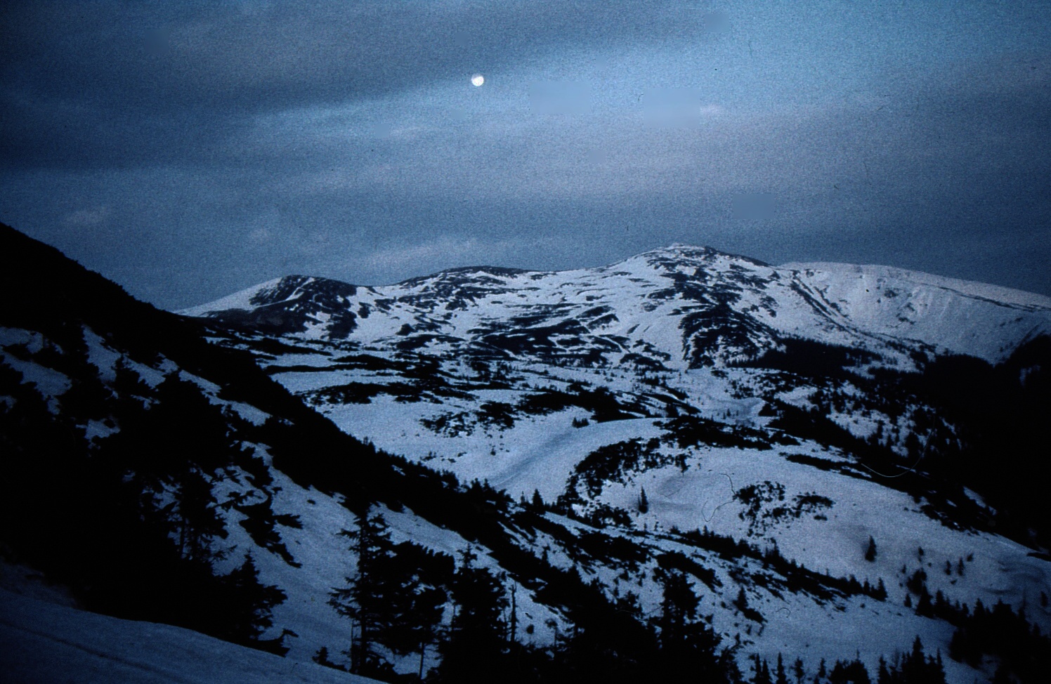 Hoverla s měsícem